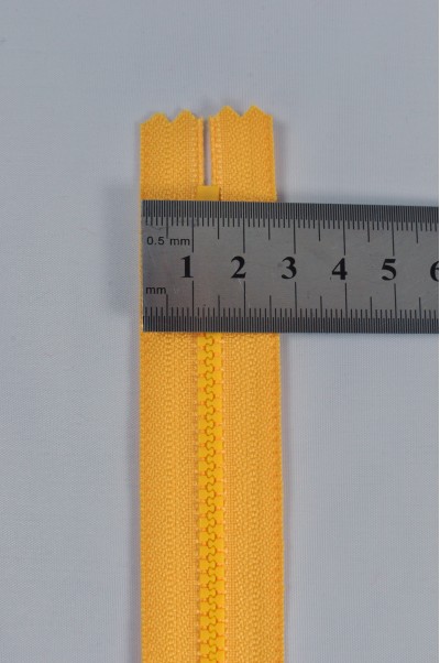 ZIP015  1號拉鏈 單頭拉鏈款式 成衣樹脂膠牙拉鏈  密尾拉鏈 不設單獨拉鍊訂購 側面照